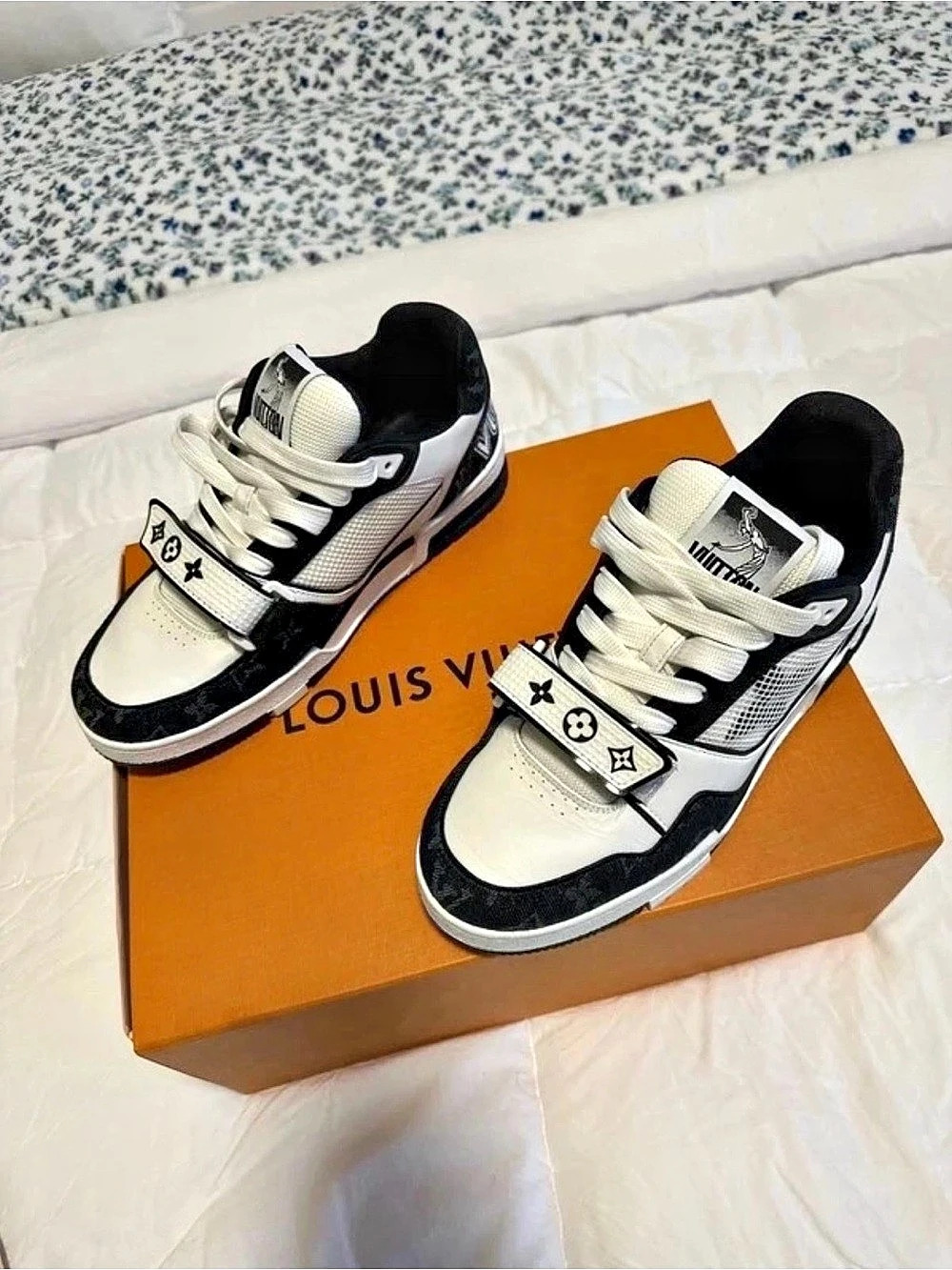 Louis Vuitton Trainer sneaker Trainer Sneakers White & Black EU 38 Like New